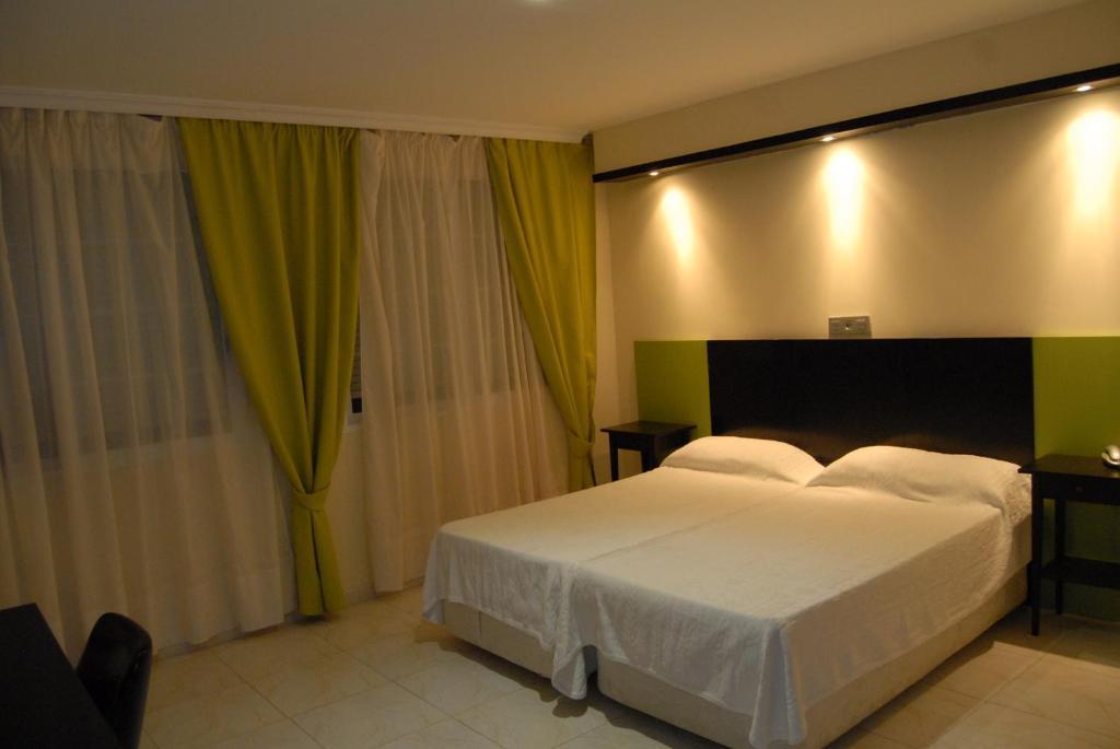 Hotel Miramar La Linea de la Concepcion Exterior photo
